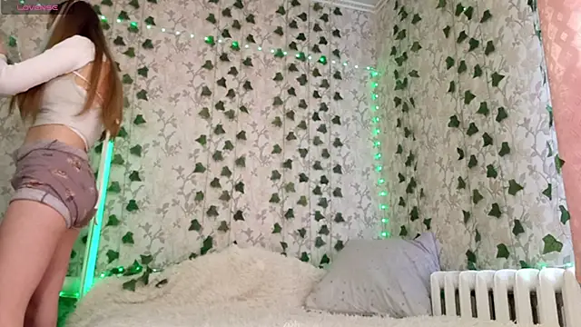 Snapshot of VictoriaDeese chatting on 04/20/26, 03:42 VictoriaDeese online show from 04/20/26, 03:42