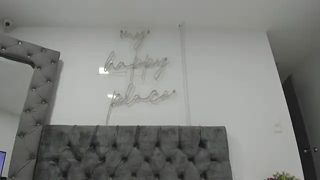 Snapshot of Evelin__thompsson chatting on 04/24/26, 04:04 Evelin thompsson online show from 04/24/26, 04:04
