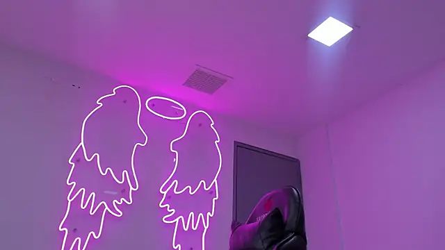 Snapshot of Evelin__thompsson chatting on 06/05/26, 03:13 Evelin thompsson online show from 06/05/26, 03:13