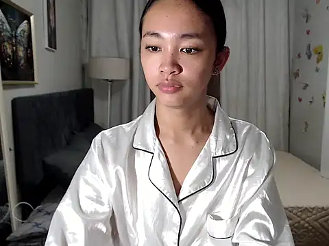 Snapshot of Ur_innocent_womenXxx chatting on 04/19/26, 01:49 Ur innocent womenXxx online show from 04/19/26, 01:49