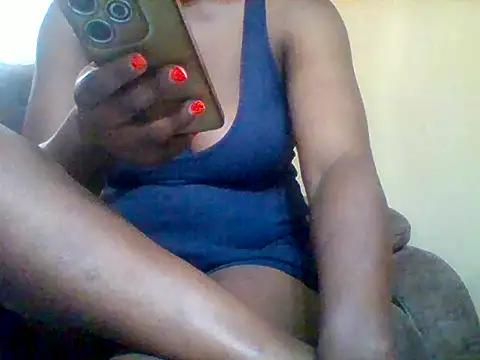 Snapshot of zee66658 chatting on 05/13/26, 03:48 zee66658 online show from 05/13/26, 03:48