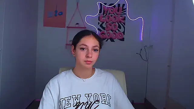 KissMeJulia online show from 07/01/26, 05:42