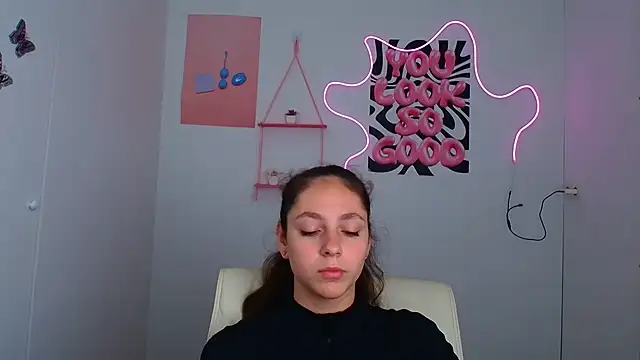 KissMeJulia online show from 07/07/26, 06:58