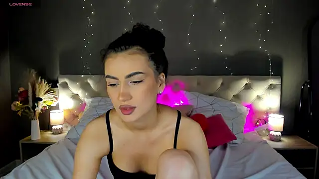 Snapshot of Adele_Lanea chatting on 05/18/26, 12:40 Adele Lanea online show from 05/18/26, 12:40
