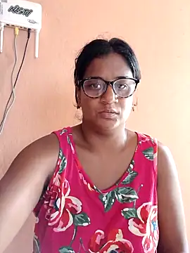 Snapshot of indianstrawberrylips4u chatting on 03/06/26, 05:04 indianstrawberrylips4u online show from 03/06/26, 05:04