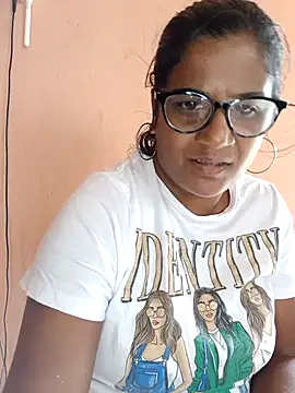 Snapshot of indianstrawberrylips4u chatting on 03/10/26, 07:02 indianstrawberrylips4u online show from 03/10/26, 07:02