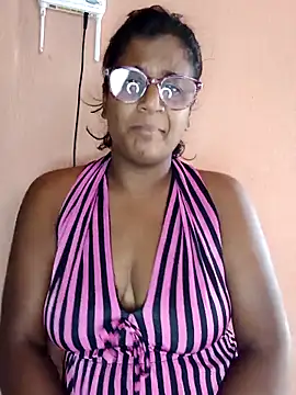 Snapshot of indianstrawberrylips4u chatting on 03/12/26, 05:02 indianstrawberrylips4u online show from 03/12/26, 05:02