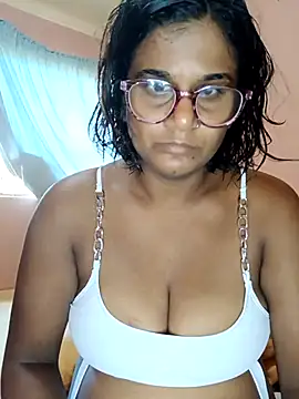 Snapshot of indianstrawberrylips4u chatting on 03/20/26, 05:23 indianstrawberrylips4u online show from 03/20/26, 05:23