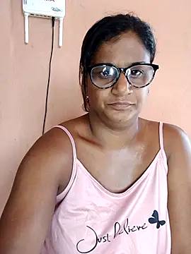 Snapshot of indianstrawberrylips4u chatting on 03/21/26, 05:56 indianstrawberrylips4u online show from 03/21/26, 05:56