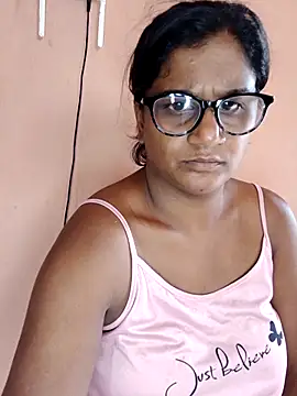 Snapshot of indianstrawberrylips4u chatting on 03/21/26, 08:19 indianstrawberrylips4u online show from 03/21/26, 08:19
