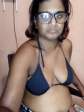 Snapshot of indianstrawberrylips4u chatting on 03/31/26, 06:41 indianstrawberrylips4u online show from 03/31/26, 06:41