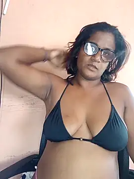 Snapshot of indianstrawberrylips4u chatting on 04/01/26, 12:39 indianstrawberrylips4u online show from 04/01/26, 12:39
