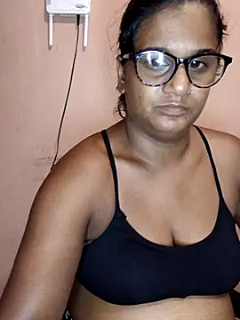 Snapshot of indianstrawberrylips4u chatting on 04/12/26, 09:31 indianstrawberrylips4u online show from 04/12/26, 09:31