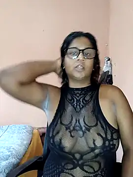 Snapshot of indianstrawberrylips4u chatting on 04/17/26, 05:54 indianstrawberrylips4u online show from 04/17/26, 05:54
