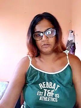 Snapshot of indianstrawberrylips4u chatting on 04/18/26, 06:06 indianstrawberrylips4u online show from 04/18/26, 06:06