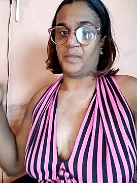 Snapshot of indianstrawberrylips4u chatting on 04/29/26, 07:56 indianstrawberrylips4u online show from 04/29/26, 07:56