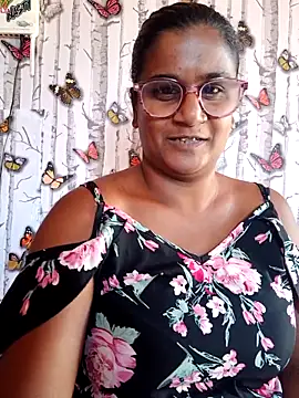 Snapshot of indianstrawberrylips4u chatting on 05/02/26, 10:53 indianstrawberrylips4u online show from 05/02/26, 10:53