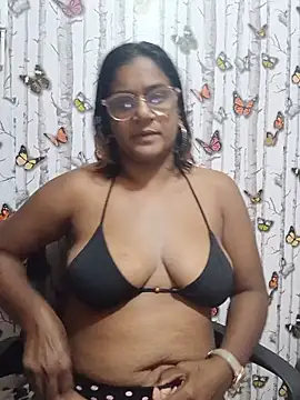 Snapshot of indianstrawberrylips4u chatting on 05/14/26, 03:52 indianstrawberrylips4u online show from 05/14/26, 03:52