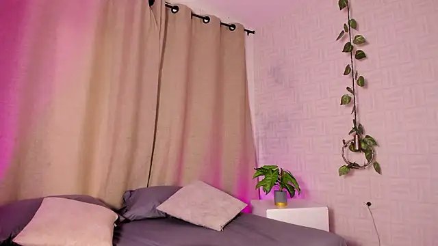 Snapshot of Catalella_Rouse chatting on 03/29/26, 01:22 Catalella Rouse online show from 03/29/26, 01:22
