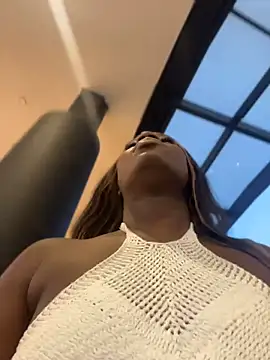 Snapshot of ZarahFerreira chatting on 06/19/26, 11:19 ZarahFerreira online show from 06/19/26, 11:19