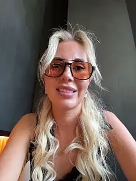 LisaMurr online show from 06/12/26, 01:54