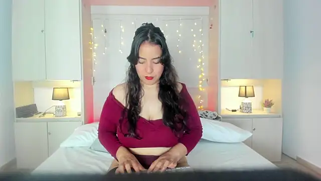 Snapshot of ElaRey_ chatting on 04/08/26, 12:38 ElaRey online show from 04/08/26, 12:38