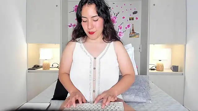 Snapshot of ElaRey_ chatting on 04/29/26, 12:31 ElaRey online show from 04/29/26, 12:31