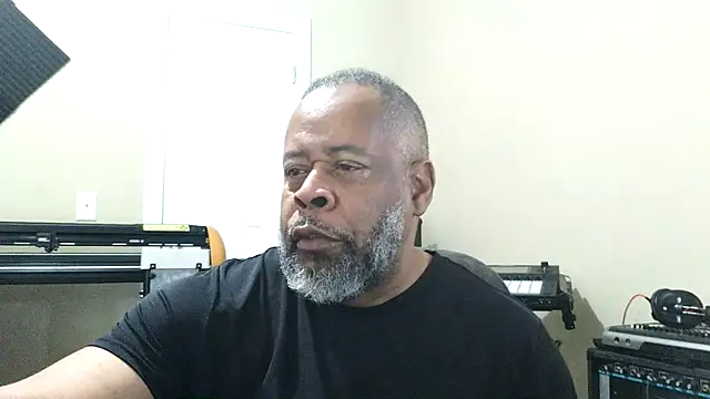Snapshot of Cleozevo1961 chatting on 03/14/26, 04:34 Cleozevo1961 online show from 03/14/26, 04:34