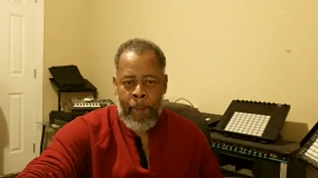 Snapshot of Cleozevo1961 chatting on 04/22/26, 01:12 Cleozevo1961 online show from 04/22/26, 01:12