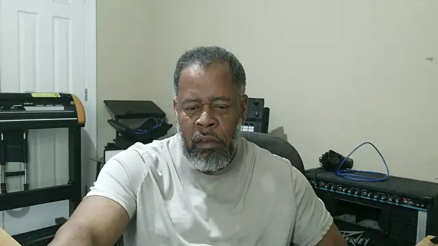 Snapshot of Cleozevo1961 chatting on 04/30/26, 05:30 Cleozevo1961 online show from 04/30/26, 05:30