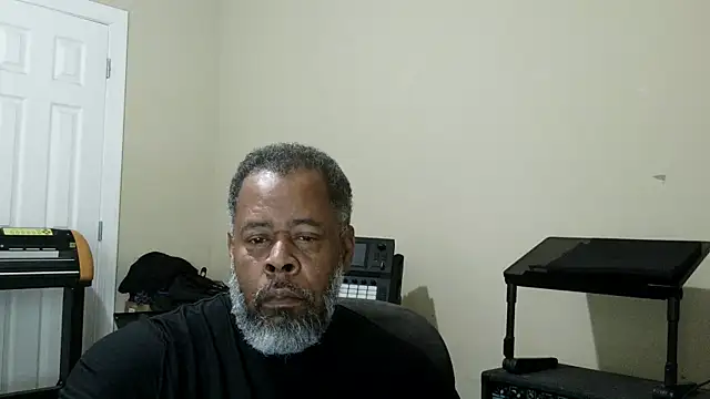 Snapshot of Cleozevo1961 chatting on 05/06/26, 03:06 Cleozevo1961 online show from 05/06/26, 03:06