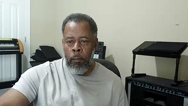 Snapshot of Cleozevo1961 chatting on 05/07/26, 05:40 Cleozevo1961 online show from 05/07/26, 05:40