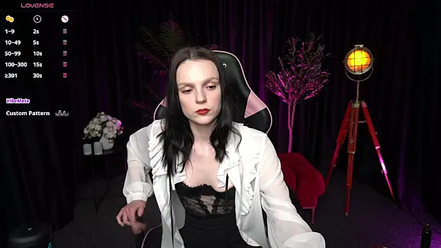 Snapshot of Wild_Alice_me chatting on 03/13/26, 04:02 Wild Alice me online show from 03/13/26, 04:02