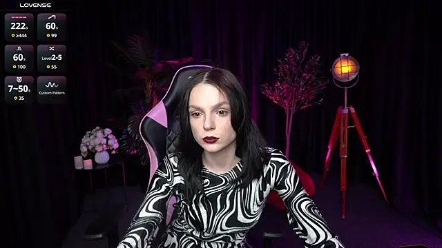 Snapshot of Wild_Alice_me chatting on 03/30/26, 03:02 Wild Alice me online show from 03/30/26, 03:02