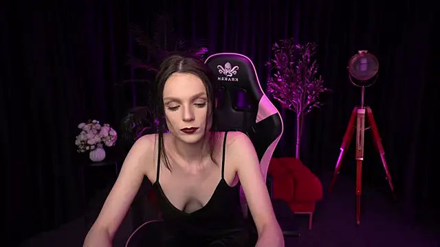 Snapshot of Wild_Alice_me chatting on 04/19/26, 03:22 Wild Alice me online show from 04/19/26, 03:22