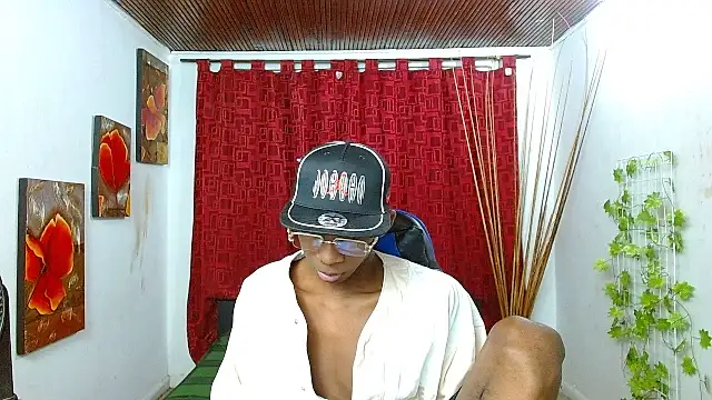 Snapshot of milo018 chatting on 04/22/26, 09:22 milo018 online show from 04/22/26, 09:22