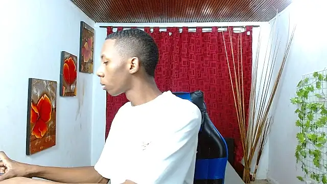 Snapshot of milo018 chatting on 05/05/26, 02:03 milo018 online show from 05/05/26, 02:03