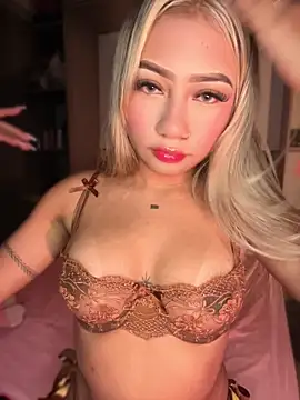 Snapshot of Dulce_Sofi_ chatting on 05/30/26, 02:08 Dulce Sofi online show from 05/30/26, 02:08