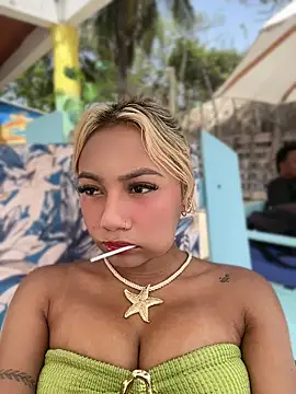 Snapshot of Dulce_Sofi_ chatting on 06/13/26, 04:05 Dulce Sofi online show from 06/13/26, 04:05