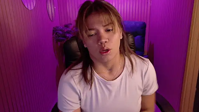 Snapshot of Alessia_Monroe_ chatting on 04/06/26, 07:59 Alessia Monroe online show from 04/06/26, 07:59