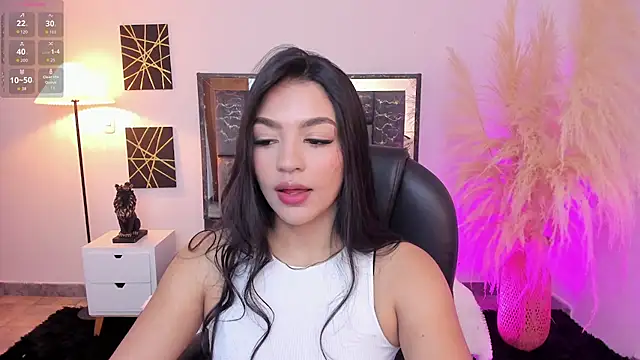 Snapshot of sara_stormy chatting on 06/26/26, 12:20 sara stormy online show from 06/26/26, 12:20