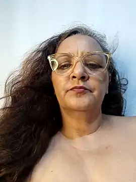 Snapshot of Noemipopi chatting on 03/09/26, 02:15 Noemipopi online show from 03/09/26, 02:15