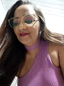 Snapshot of Noemipopi chatting on 04/21/26, 11:51 Noemipopi online show from 04/21/26, 11:51