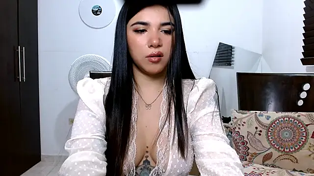 Snapshot of MiaDiamontLatin chatting on 03/14/26, 11:43 MiaDiamontLatin online show from 03/14/26, 11:43