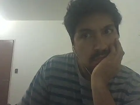 Snapshot of LeCorbu10 chatting on 04/10/26, 04:39 LeCorbu10 online show from 04/10/26, 04:39