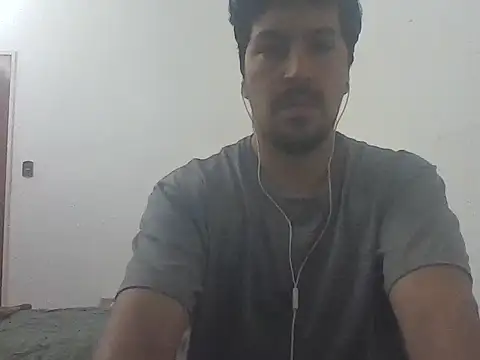 Snapshot of LeCorbu10 chatting on 04/14/26, 04:40 LeCorbu10 online show from 04/14/26, 04:40