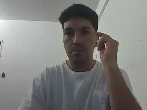 Snapshot of LeCorbu10 chatting on 04/19/26, 02:00 LeCorbu10 online show from 04/19/26, 02:00
