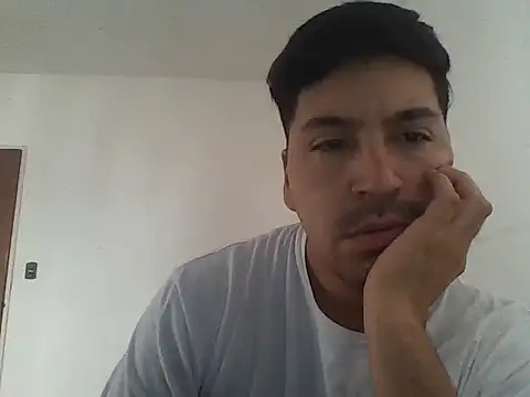 Snapshot of LeCorbu10 chatting on 04/19/26, 05:23 LeCorbu10 online show from 04/19/26, 05:23