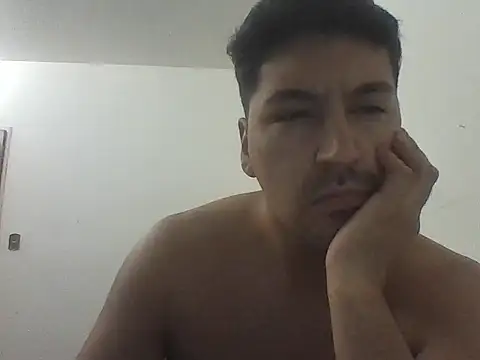 Snapshot of LeCorbu10 chatting on 04/20/26, 03:42 LeCorbu10 online show from 04/20/26, 03:42