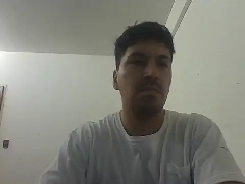 Snapshot of LeCorbu10 chatting on 04/21/26, 04:19 LeCorbu10 online show from 04/21/26, 04:19